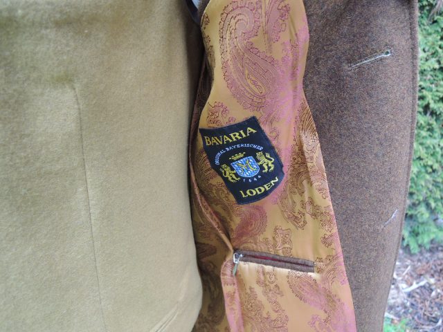 Gehrock Herren braun aus Loden mit Ellenbogen Patches in okker im Schnitt für Reitsport und Jagd Detail innen