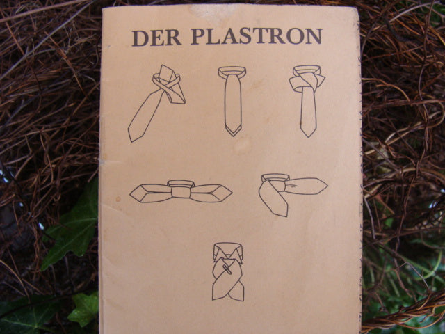 Plastron binden.