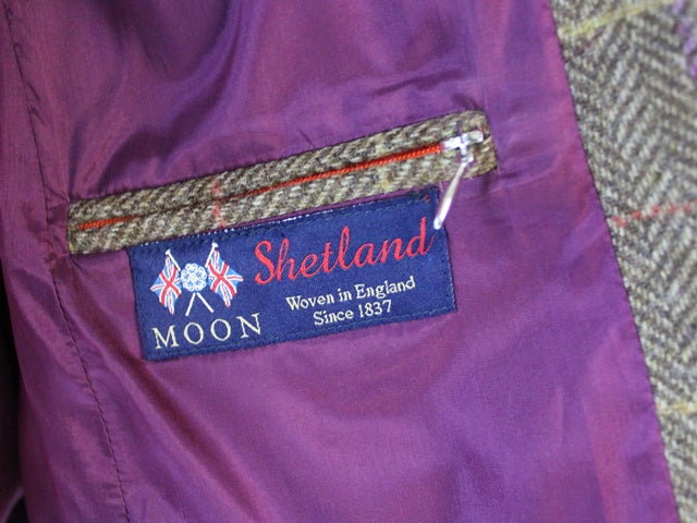 Shetland Tweed Blazer Damen braun mit Karo im Schnitt für Reitsport und Jagd. Ellenbogen Patches in okker. Detail innen.