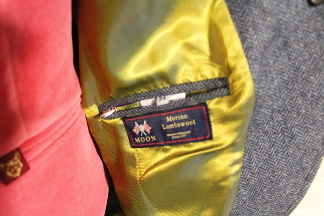 Tweed Blazer Damen in blau mit Fischgrätmuster im Schnitt für Reitsport und Jagd. Detail Innentasche.