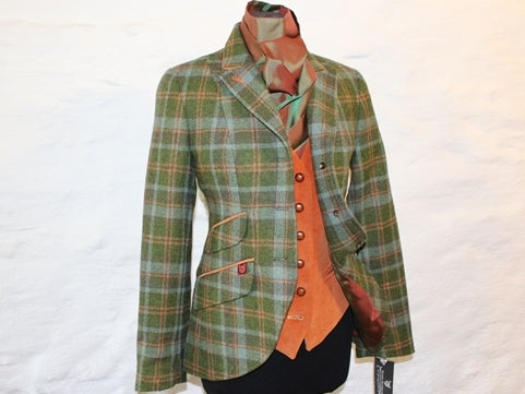 Tweed Blazer Damen in grün mit Karo aus Merinowolle im Schnitt für Reitsport und Jagd.