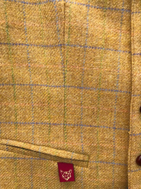 Weste Herren gelb mit Karo in blau aus Tweed mit Revers Detail