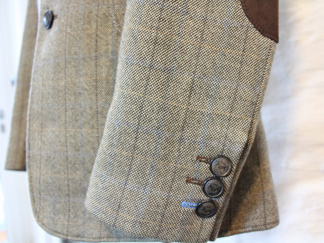 Tweed Sakko Herren grün mit Karo in braun & hellblau Detail Knöpfe